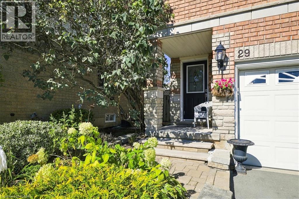 29 SLATER Court