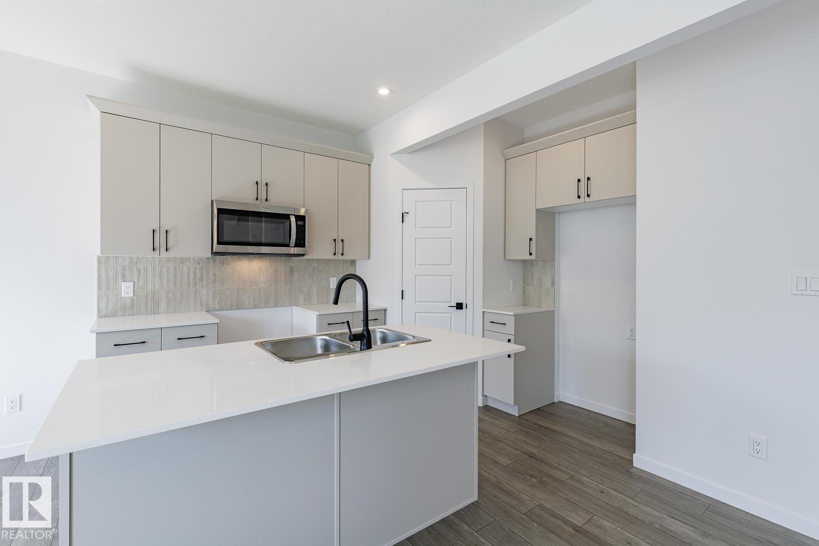89 SILVERSTONE DR