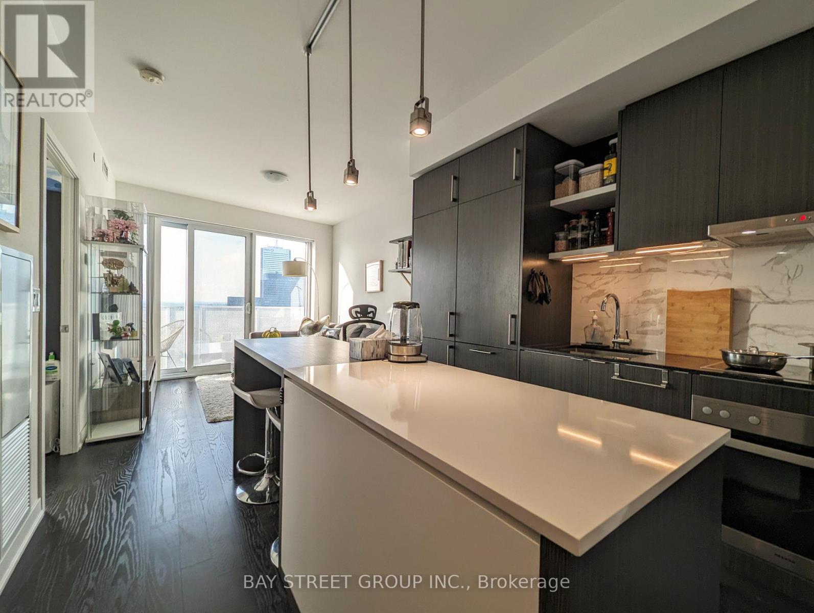 6103 - 100 HARBOUR STREET