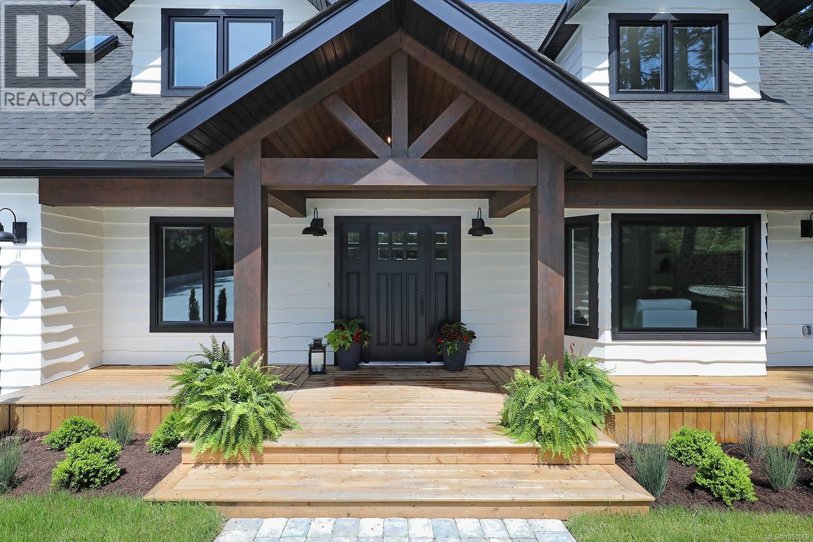 177 Sunningdale Rd E