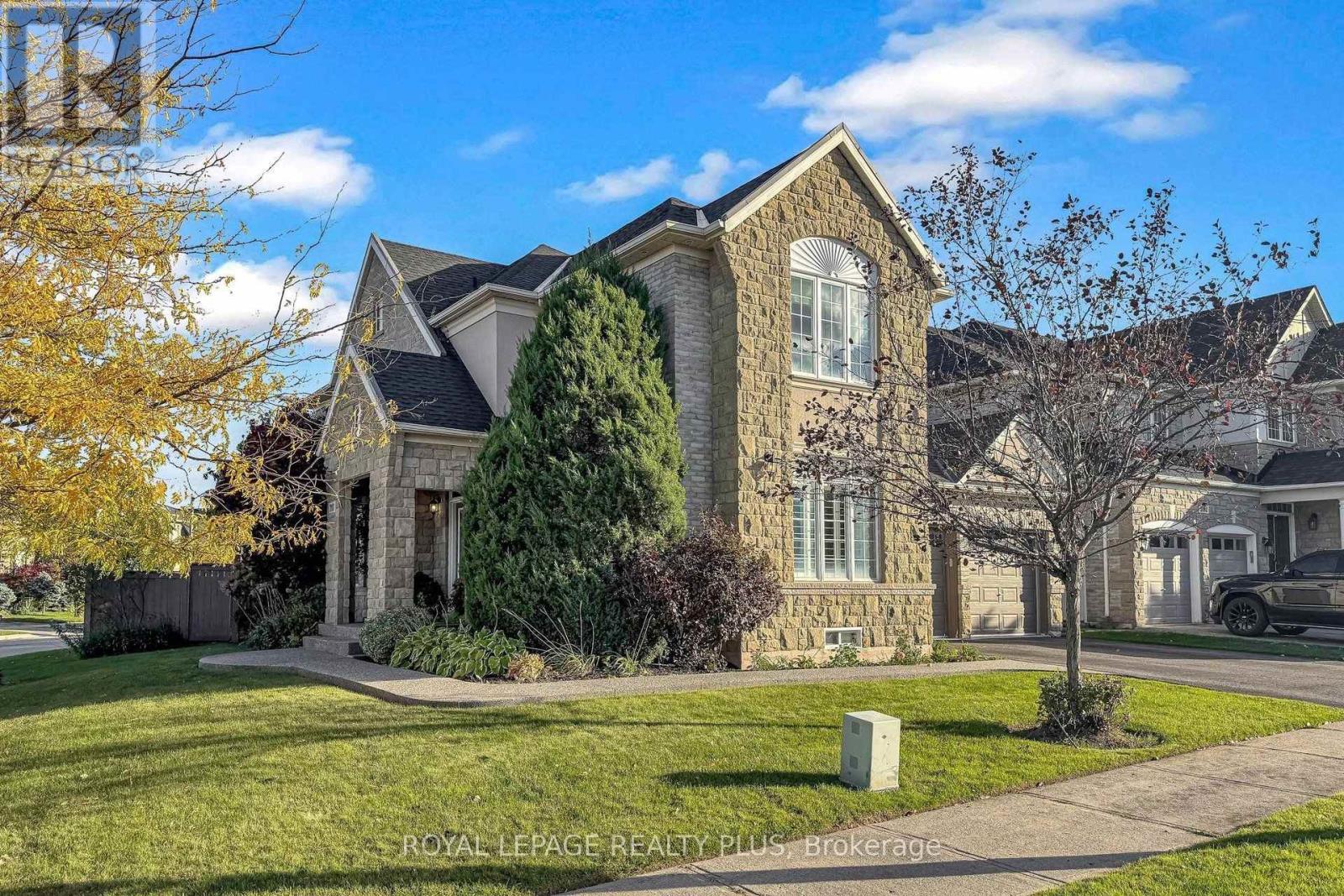 2182 HEATHCLIFF COURT