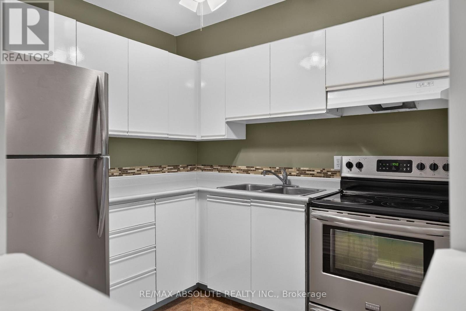 305 - 310 KINGSDALE AVENUE