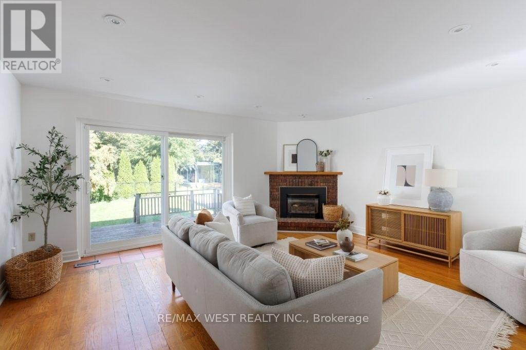 256 ERSKINE AVENUE