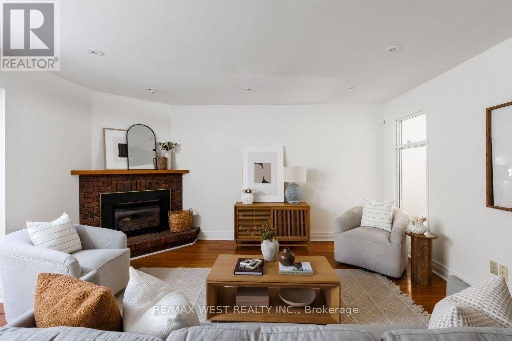 256 ERSKINE AVENUE