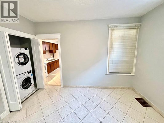 2 - 58 St Matthews Ave, Hamilton, ON 5