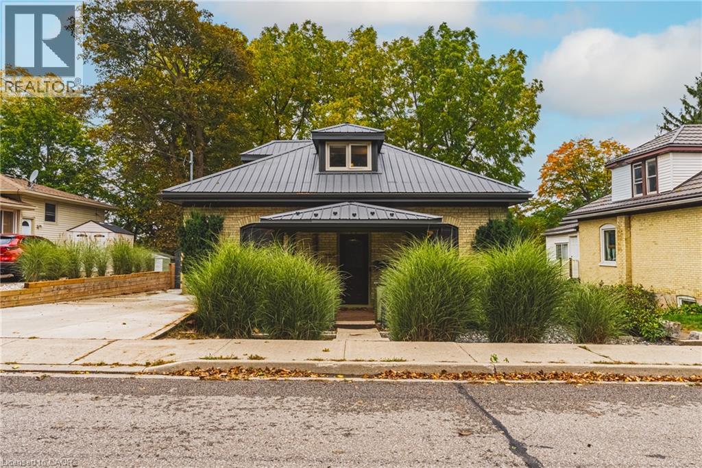103 COURTNEY Street
