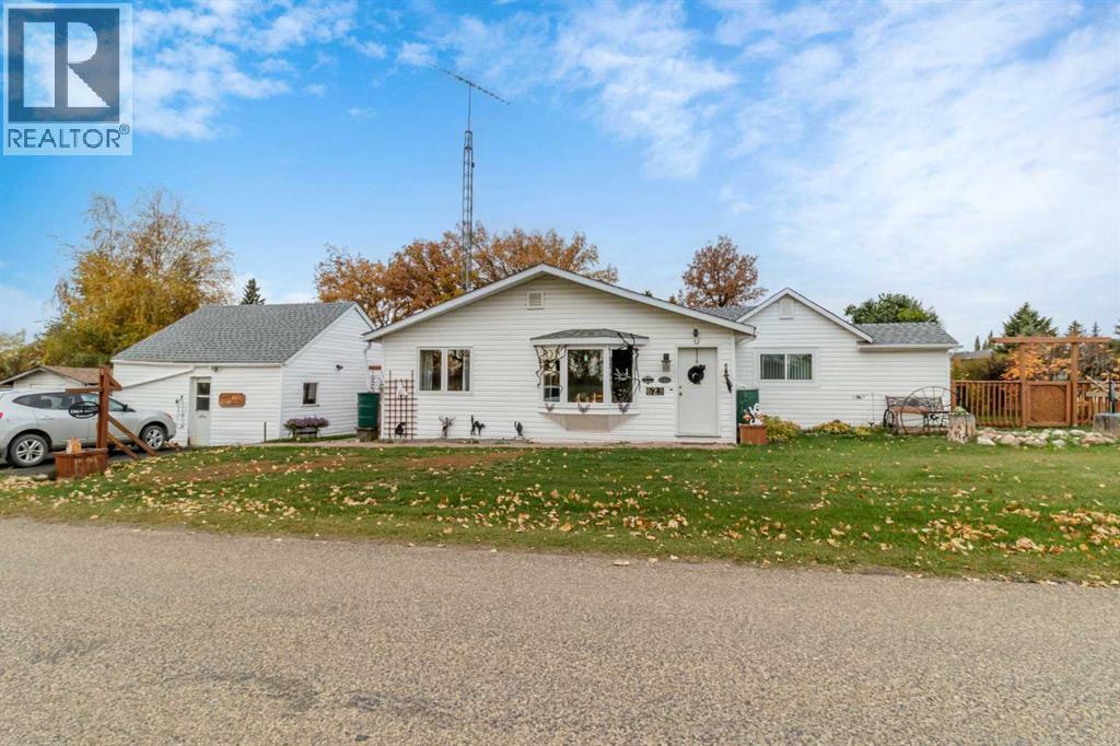 623 3 AVENUE, ELNORA, AB T0M 0Y0 - Image 4149520565.jpeg?d=l