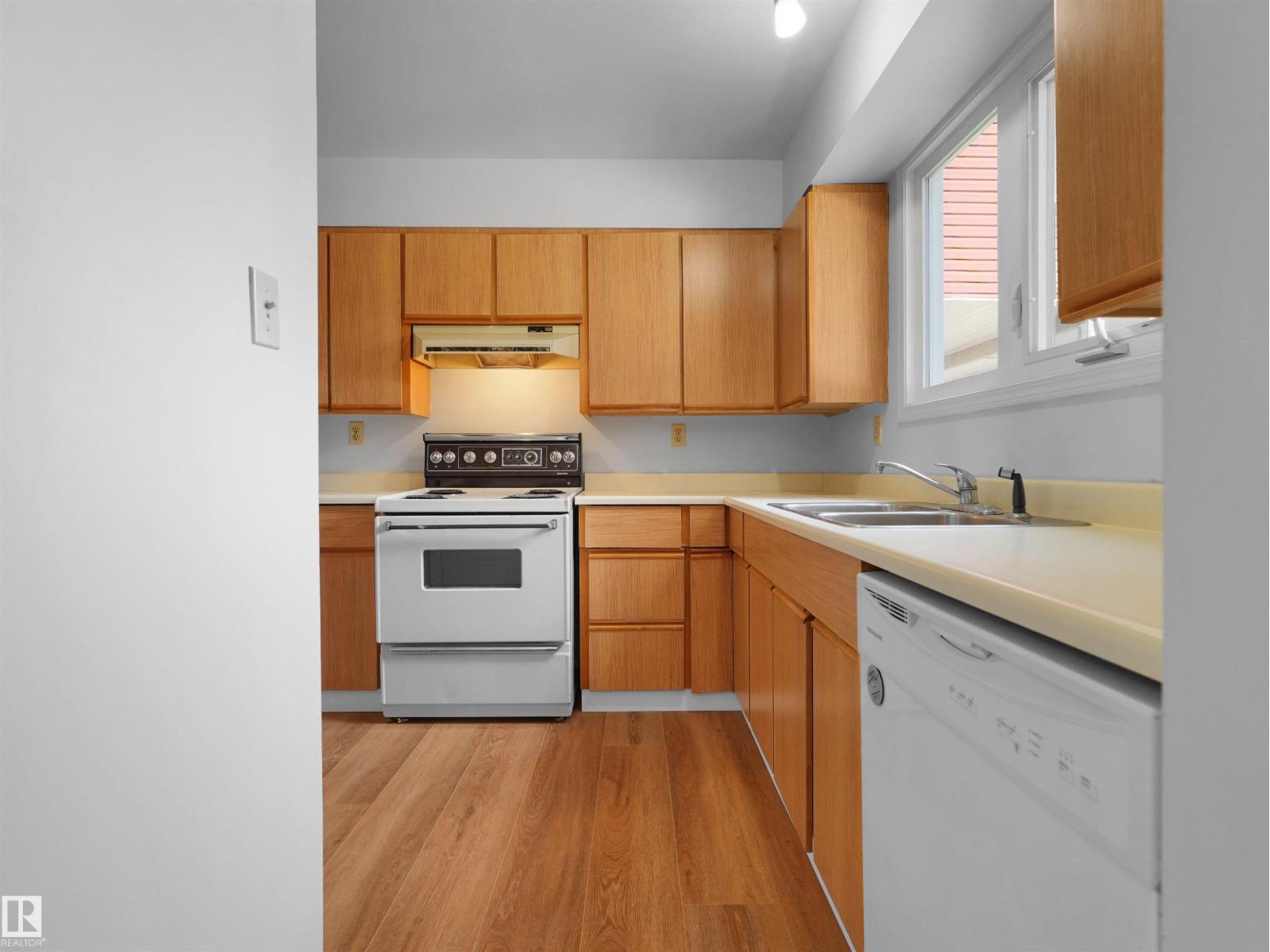 #50 1904 48 ST NW