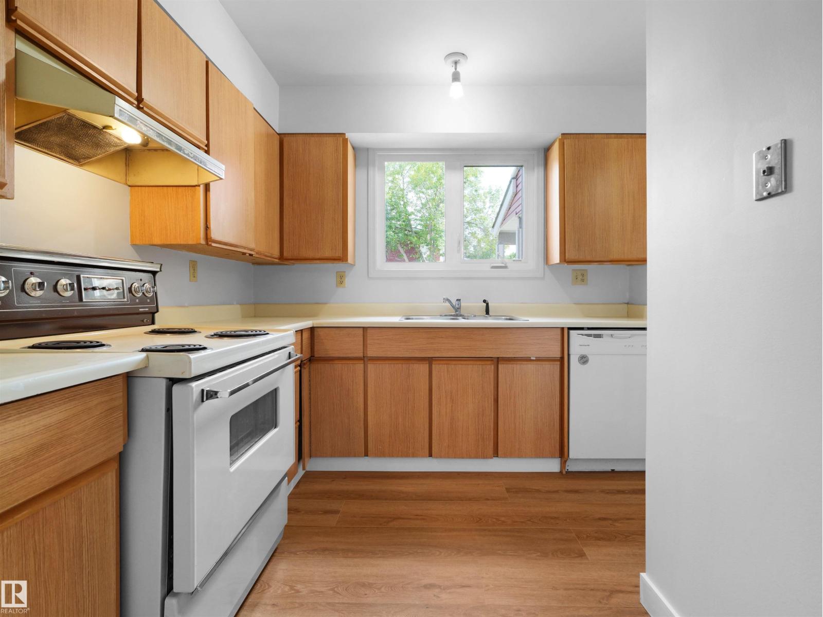 #50 1904 48 ST NW
