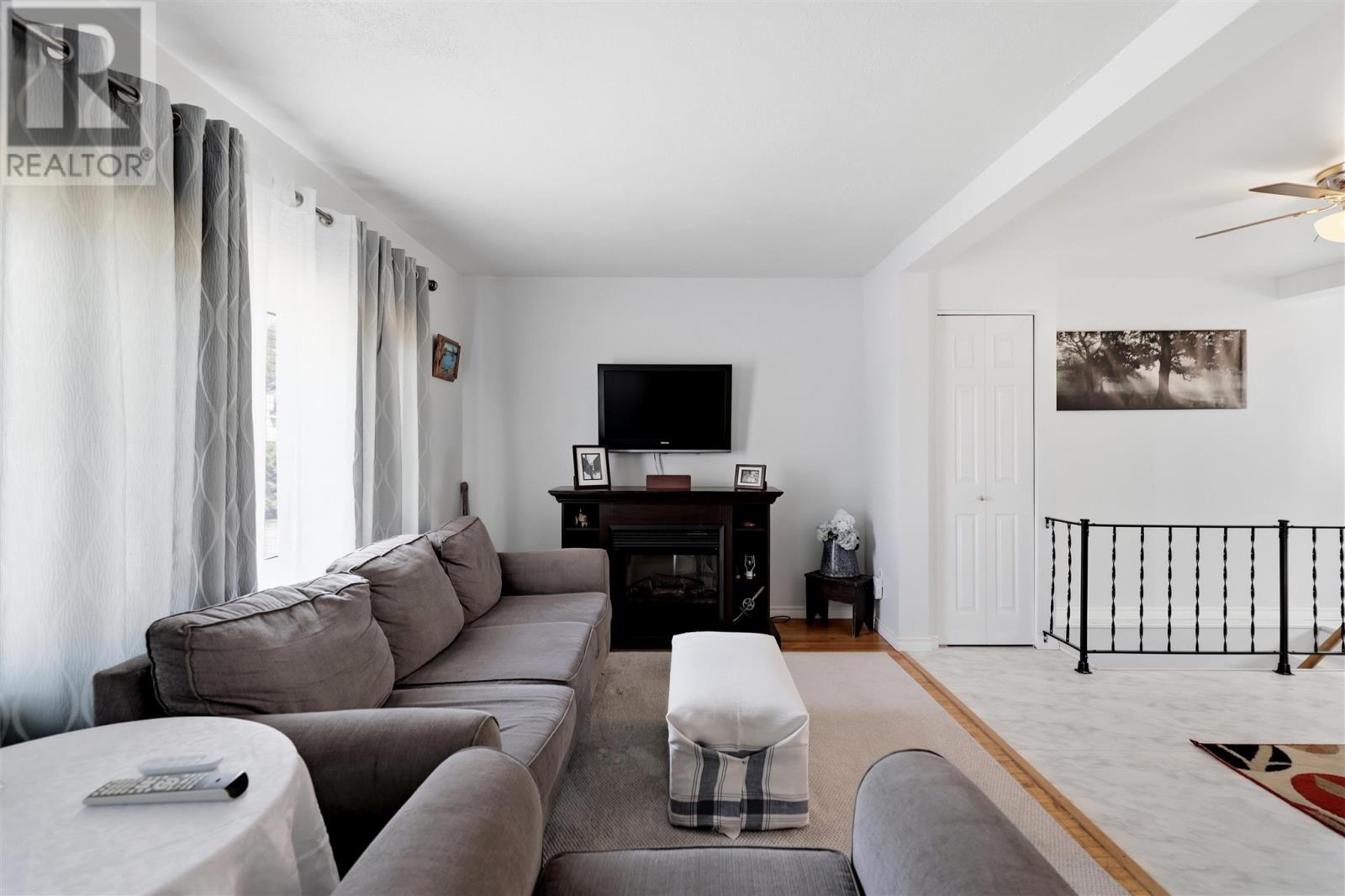 59 Queen ST - Photo 2