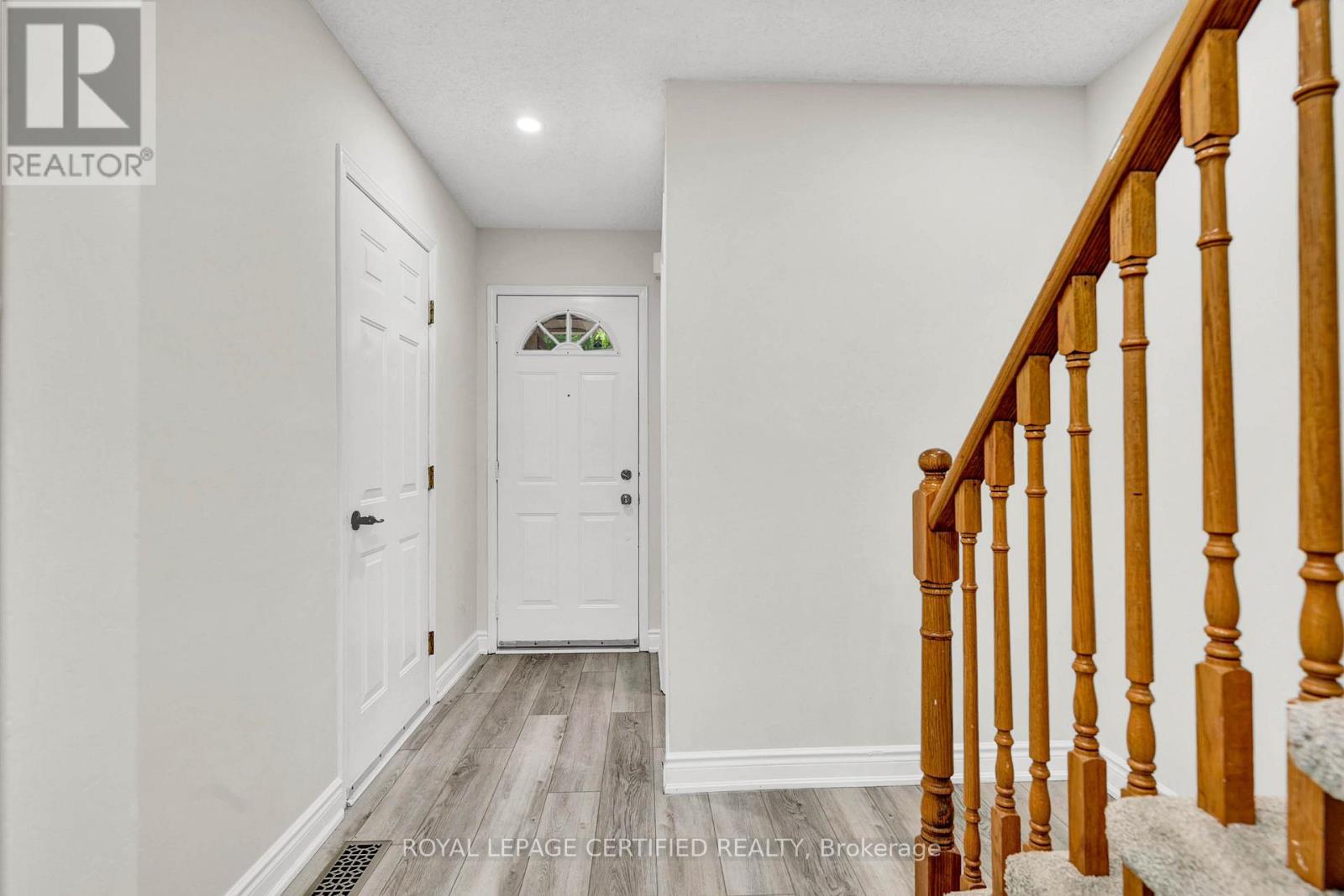 21 - 302 COLLEGE AVENUE W