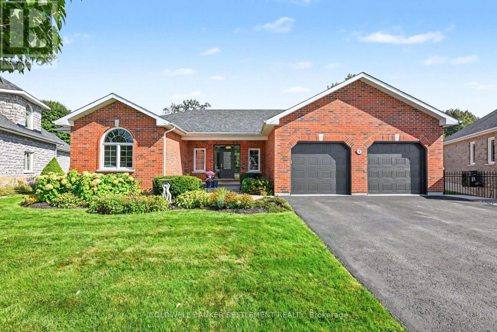 8 TAGGART CRESCENT