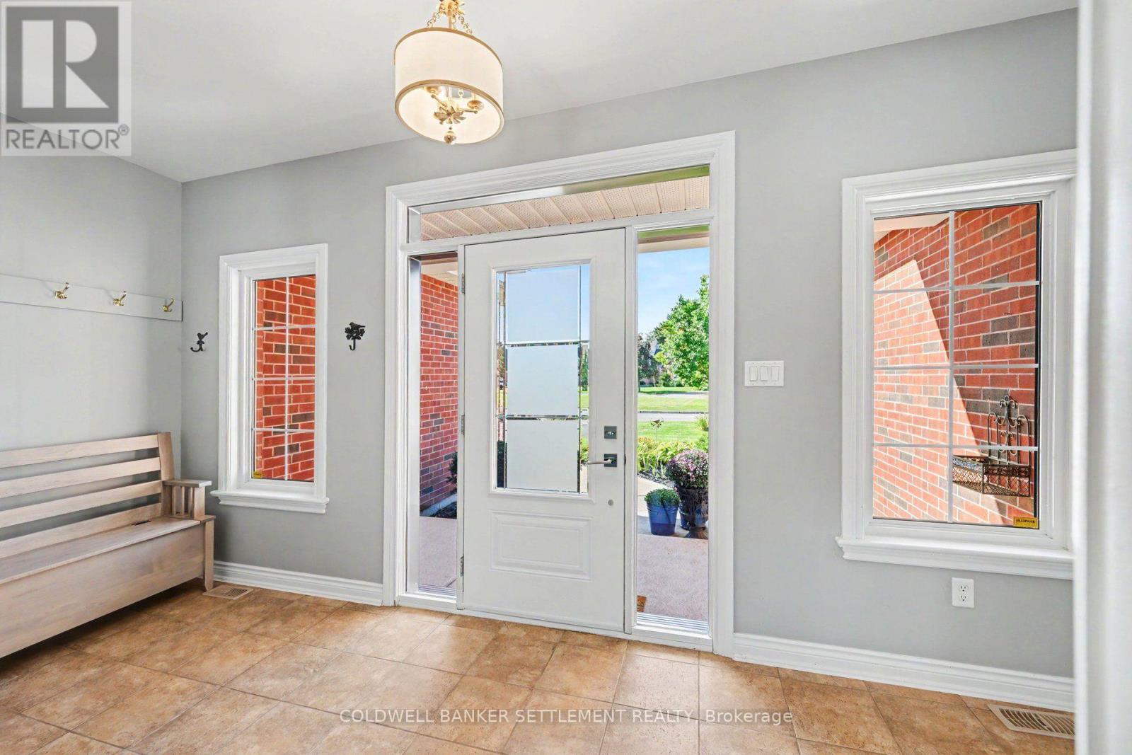 8 TAGGART CRESCENT