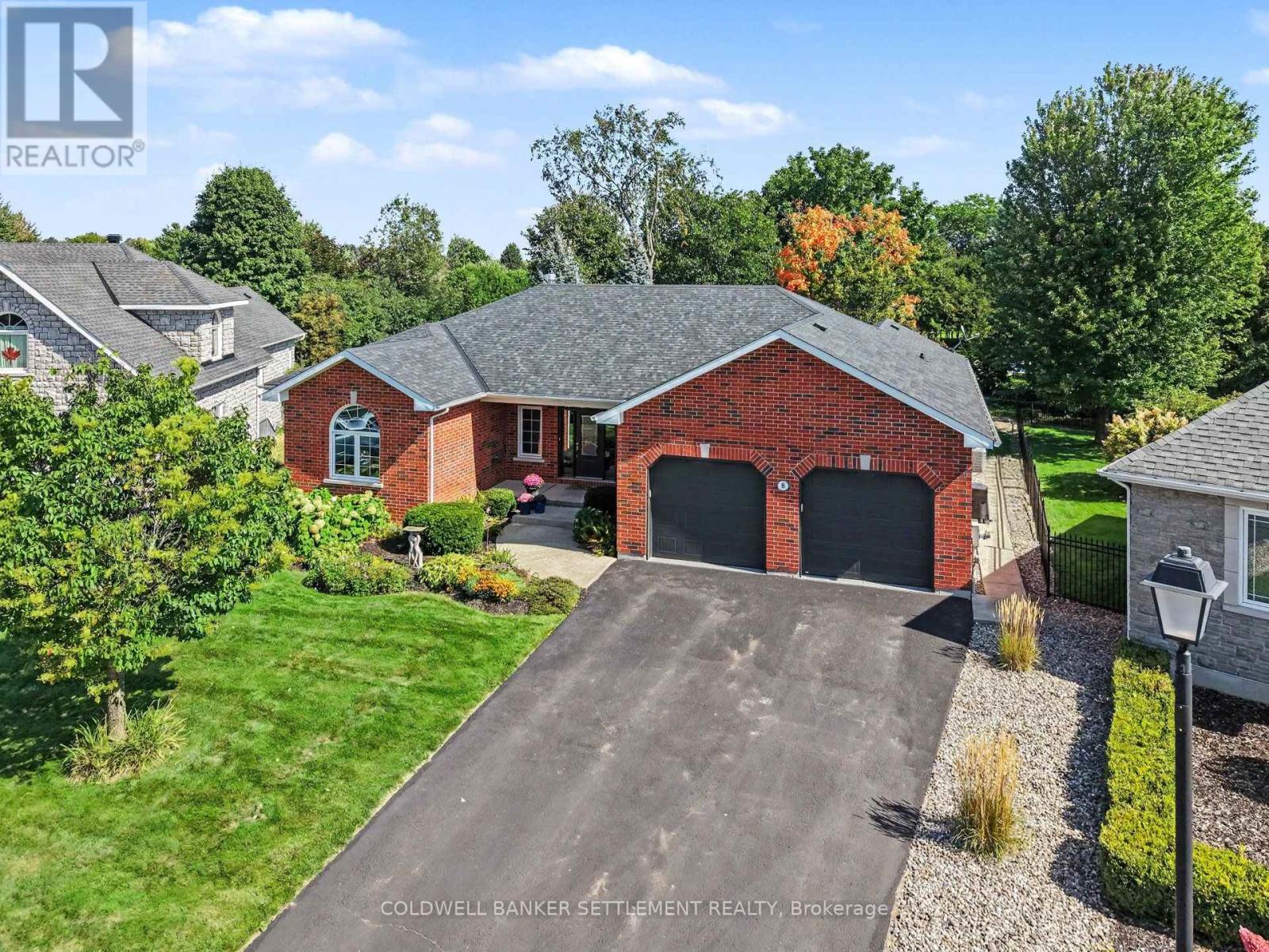 8 TAGGART CRESCENT