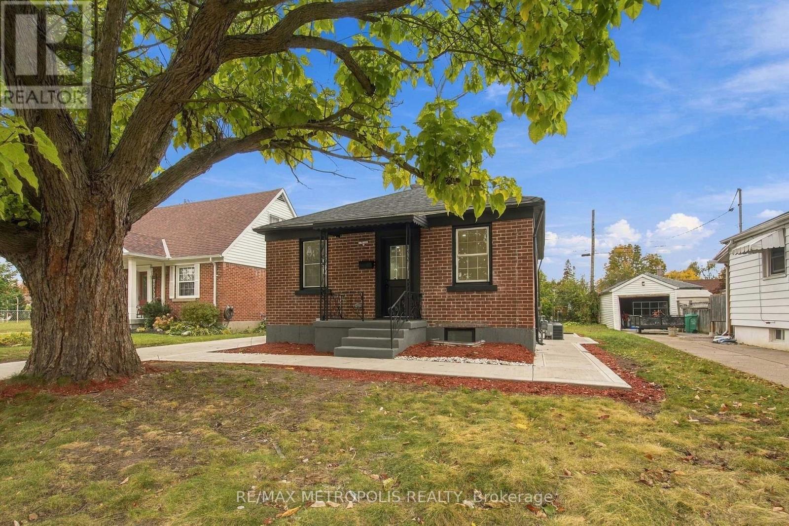488 MCKELLAR STREET