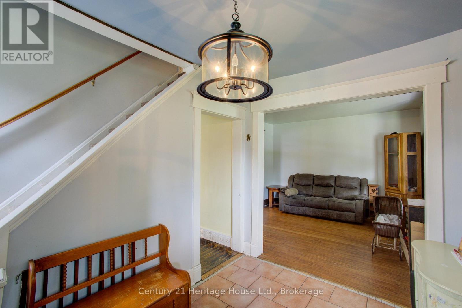 180 BRUCE STREET S