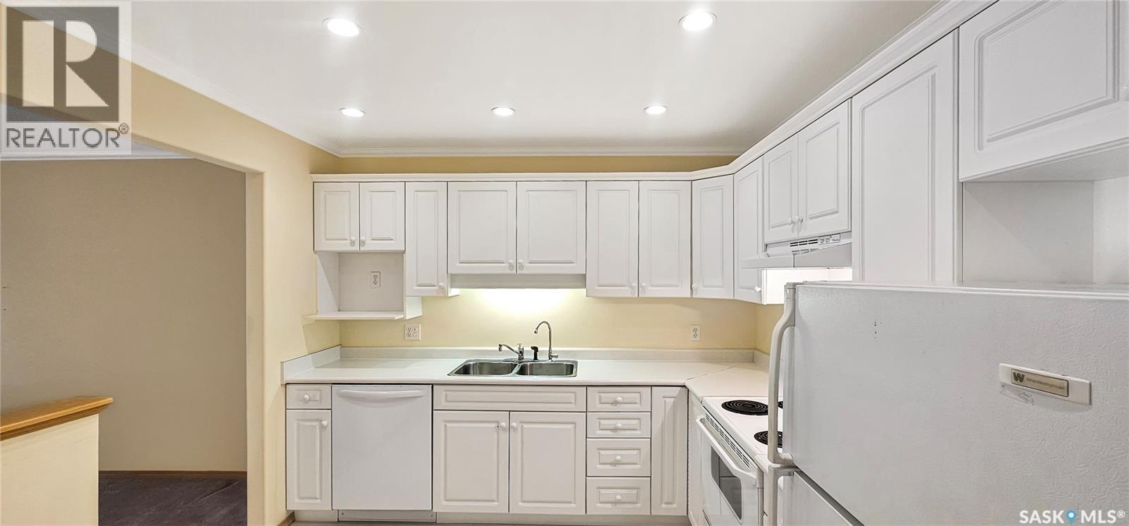 103 230 Lister Kaye CRESCENT