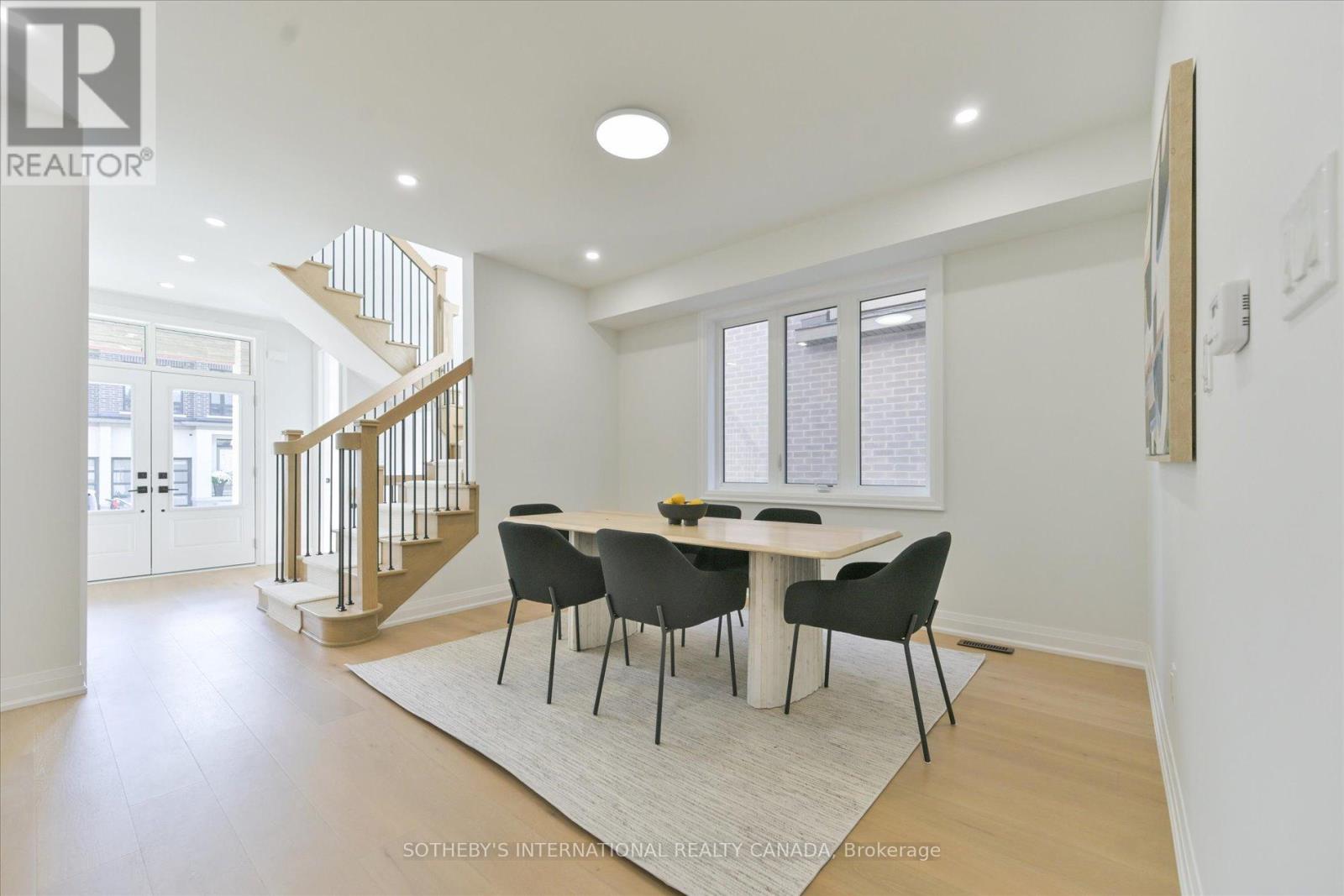 518 MARKAY COMMON