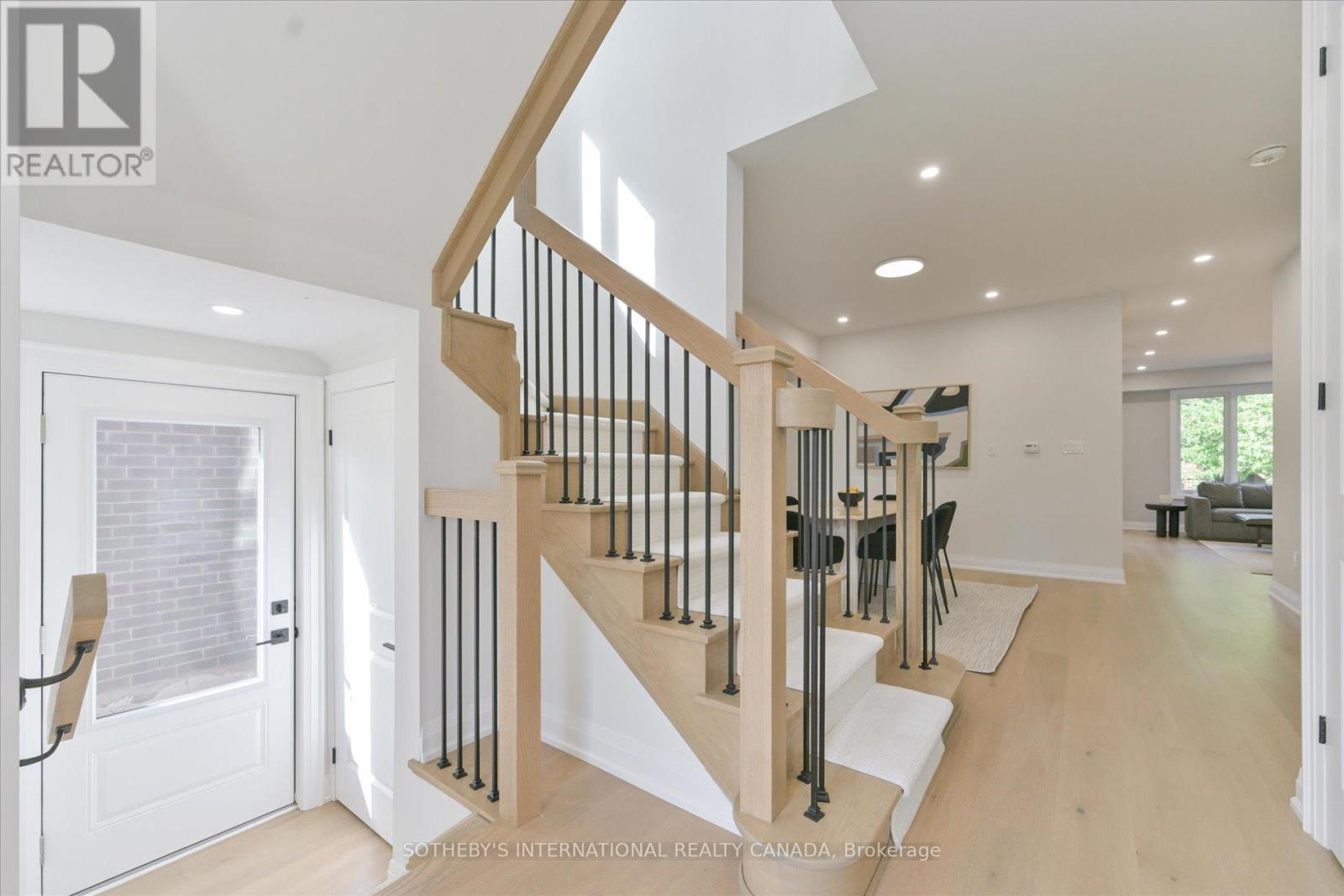 518 MARKAY COMMON