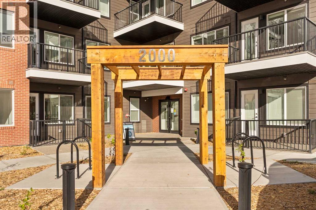 2212, 395 Skyview Parkway NE