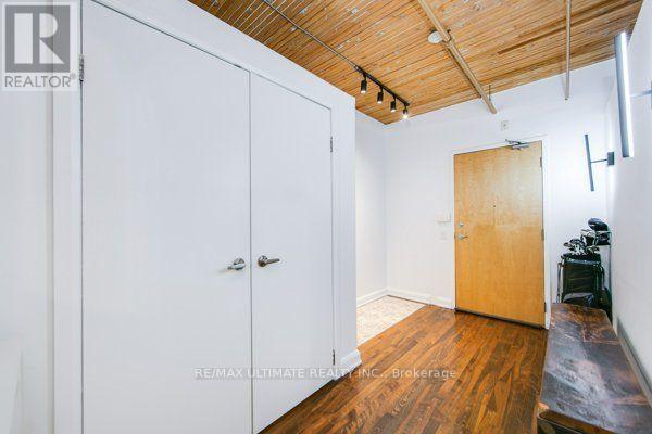 104 - 993 QUEEN STREET W