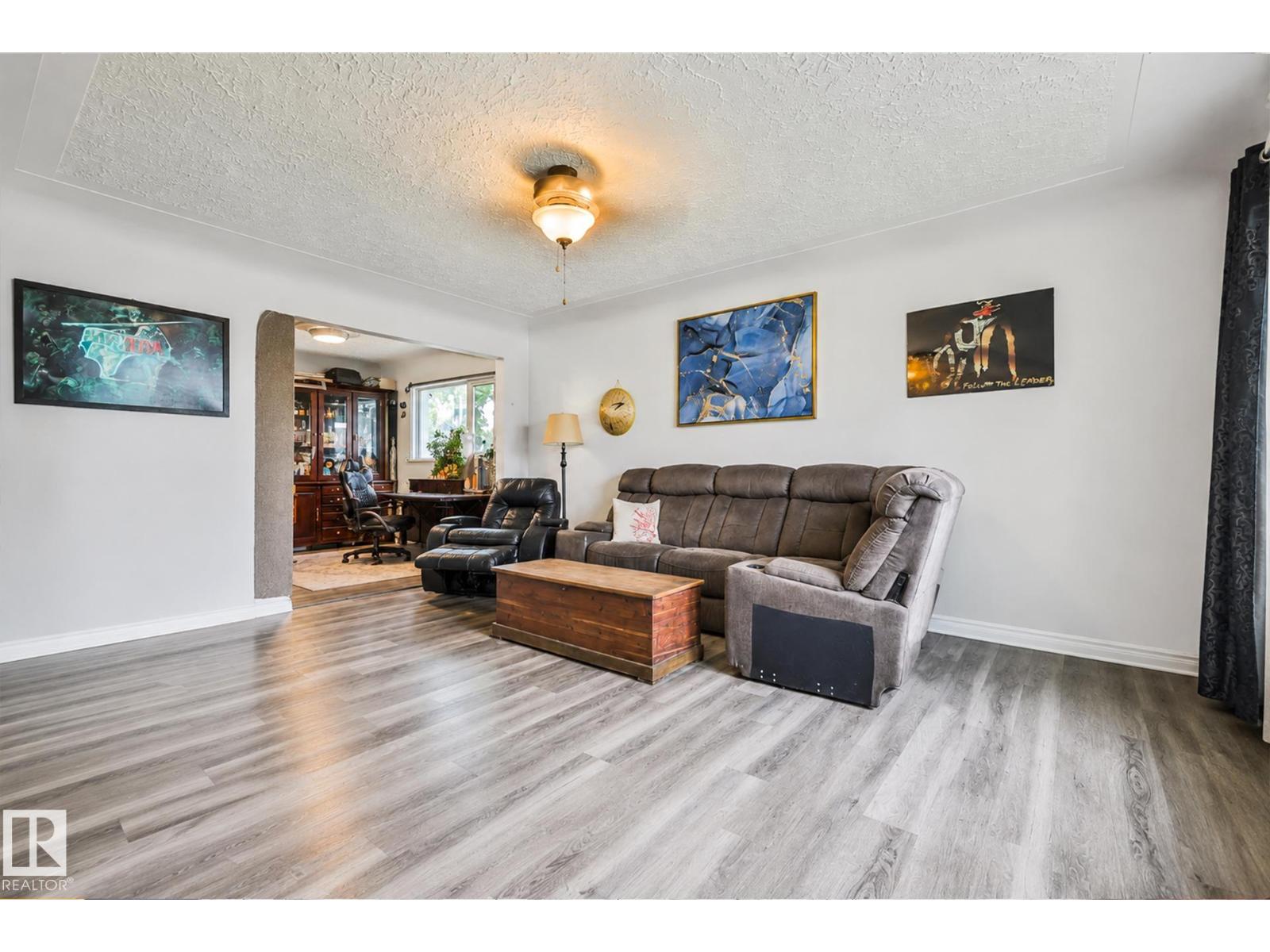 11404 127 AV NW
