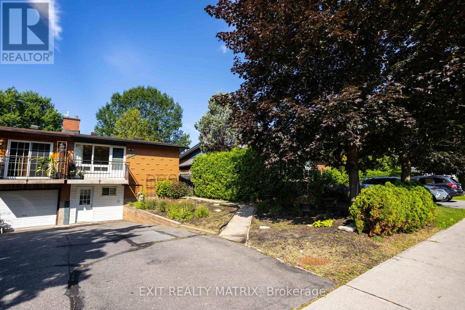 2064 ST LAURENT BOULEVARD - Photo 3