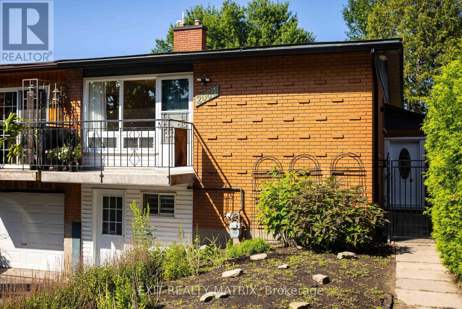 2064 ST LAURENT BOULEVARD - Photo 1