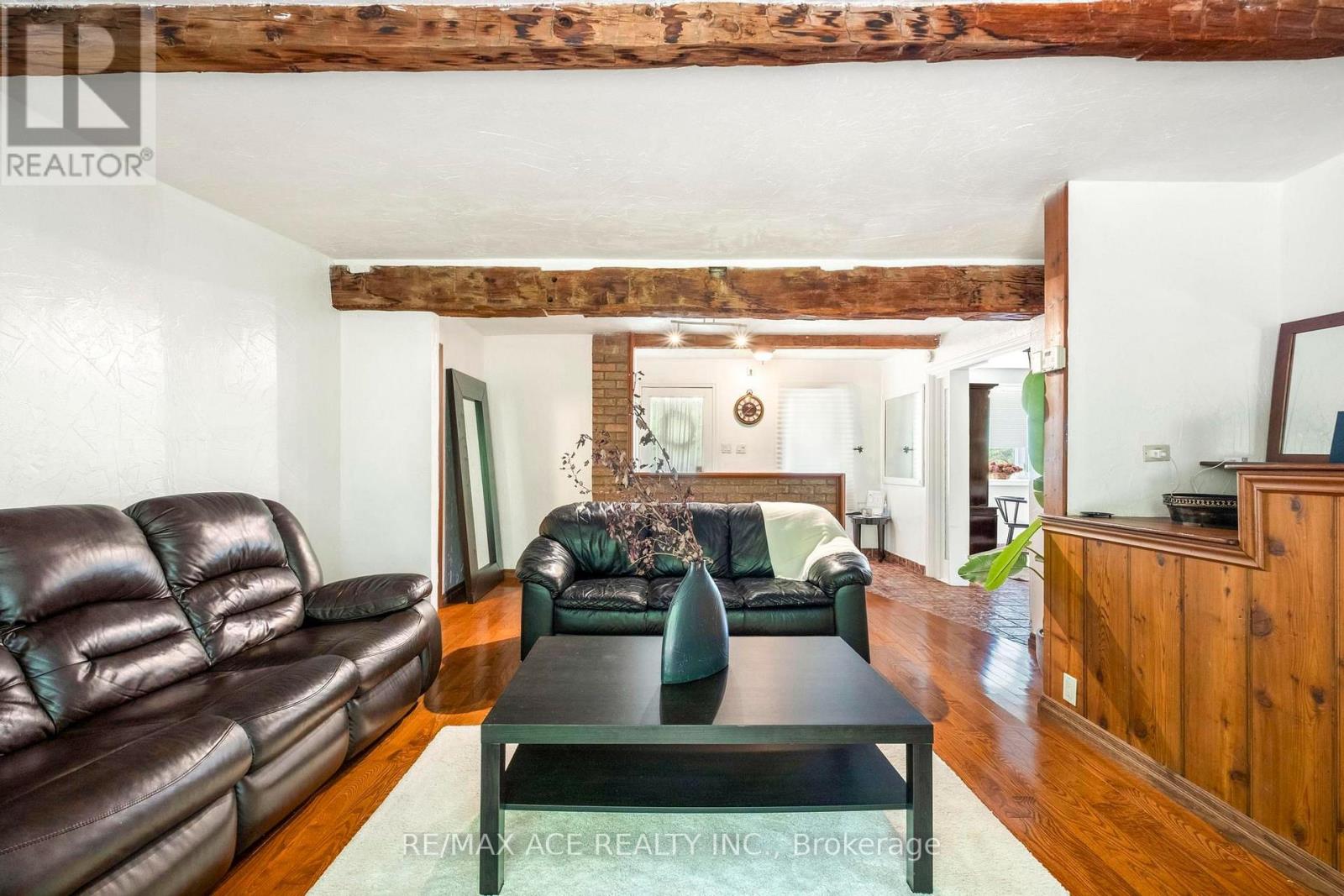 11 MAPLE LANE