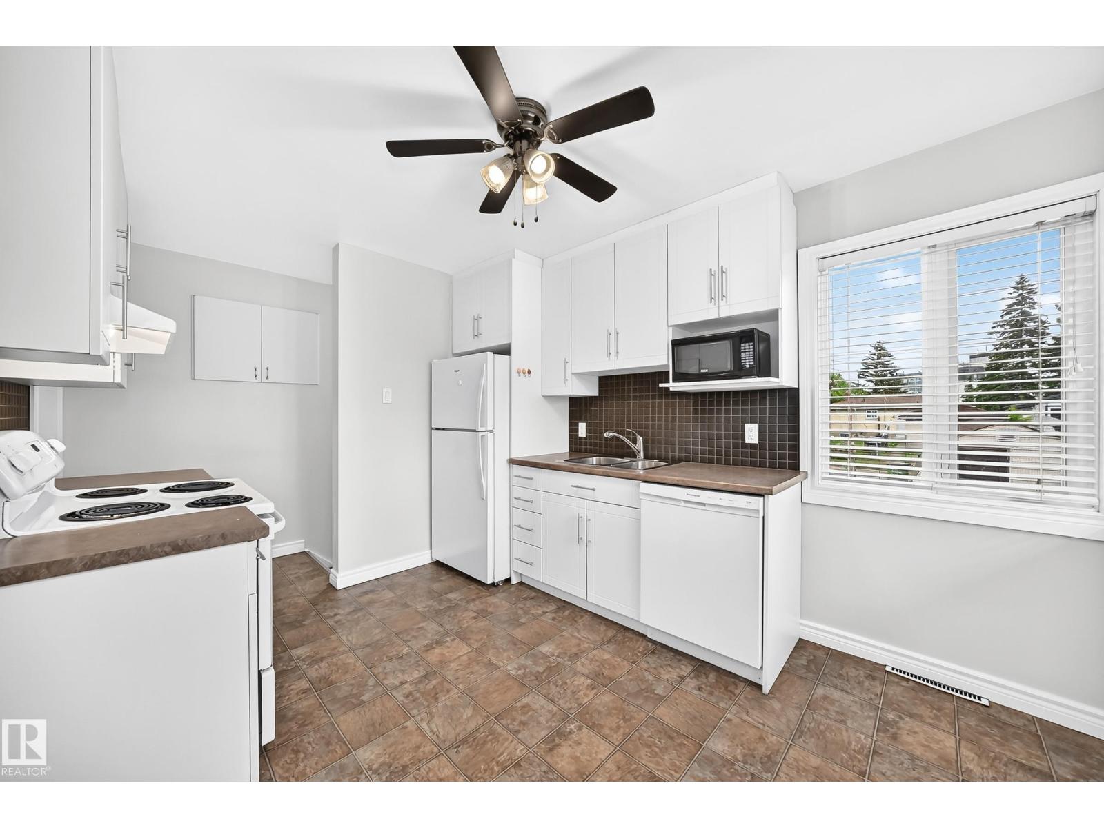 7307 76 ST NW