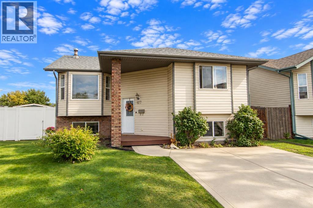 127 DOLAN CLOSE, RED DEER, AB T4R 3A3 - Image 3238601328.jpeg?d=l