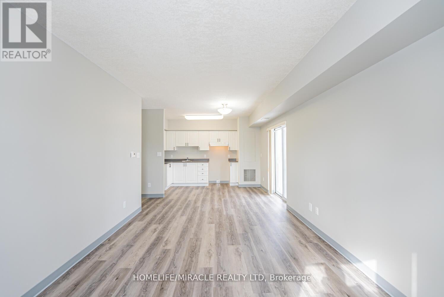 610 - 274 ERB STREET W