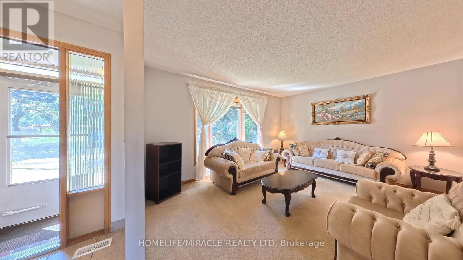 56 SCENIC WOOD CRESCENT