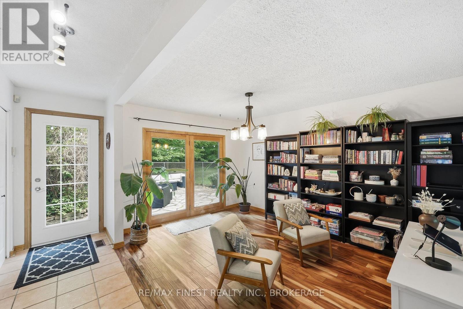 1465 MIDDLE ROAD