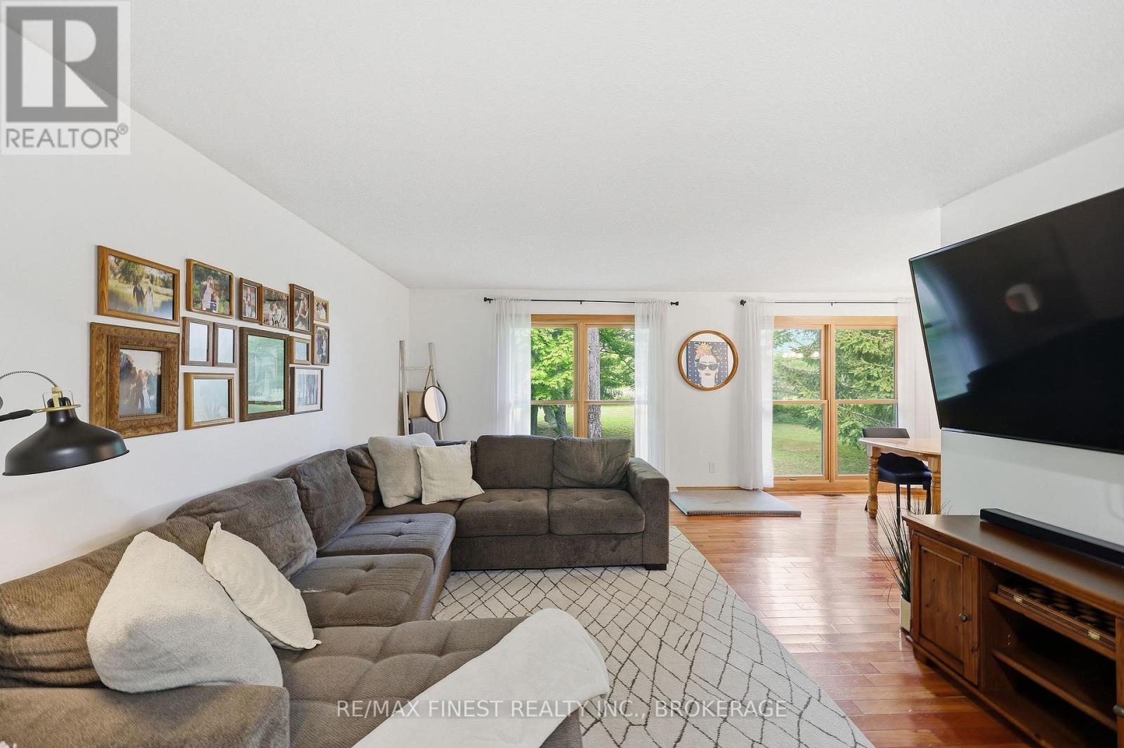 1465 MIDDLE ROAD