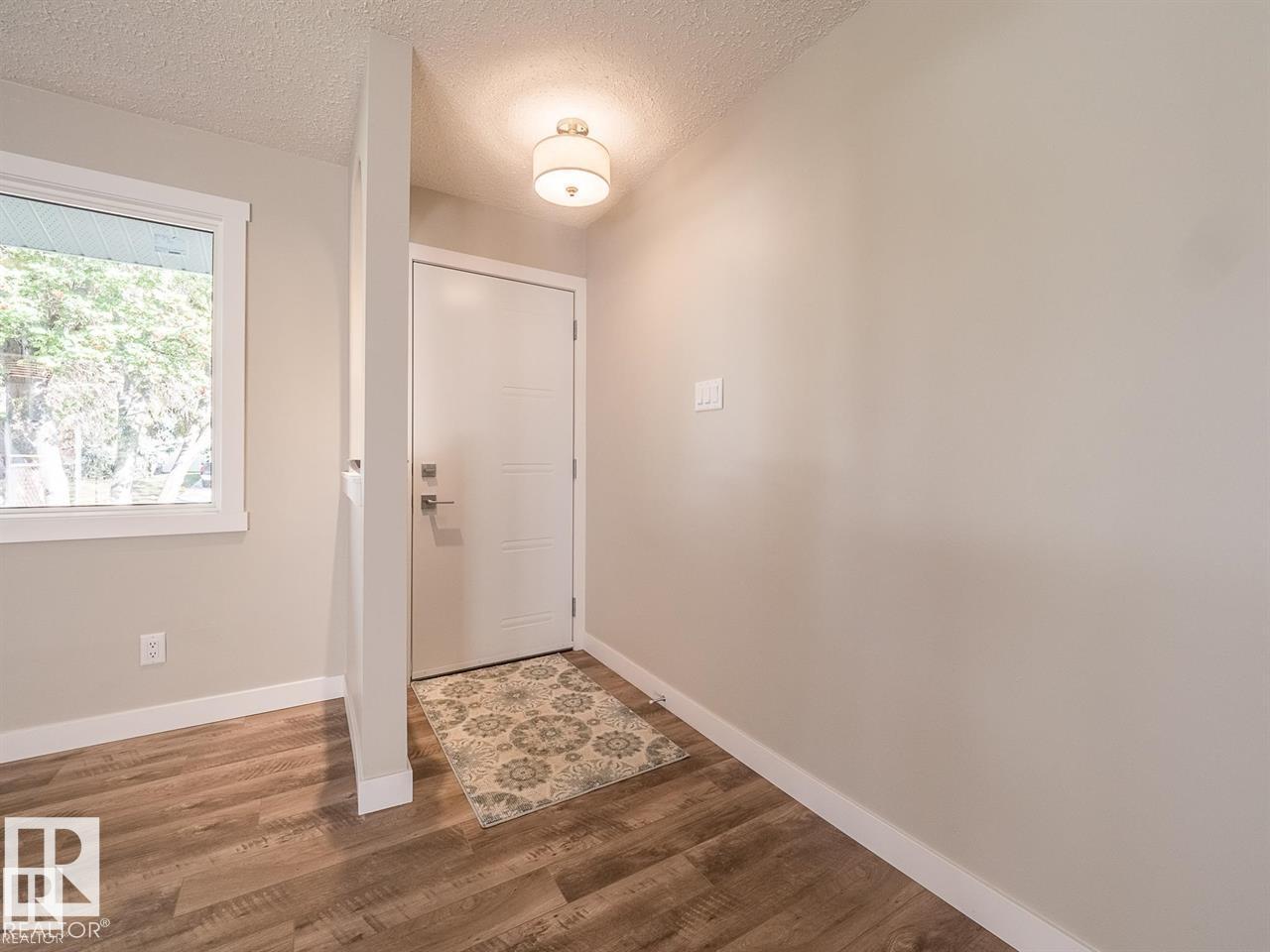 6 GREENVIEW CR
