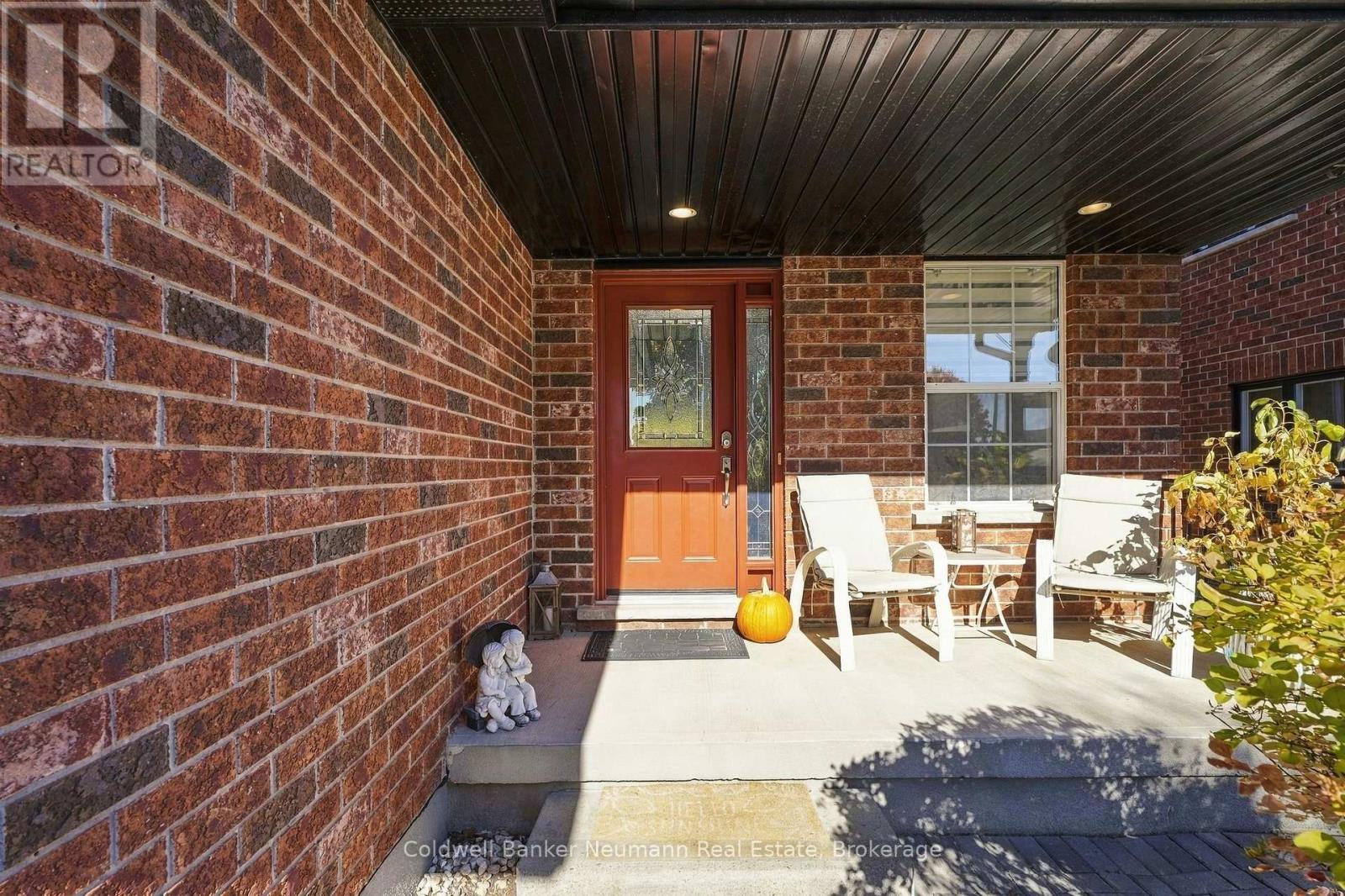 41 CREEKSIDE DRIVE