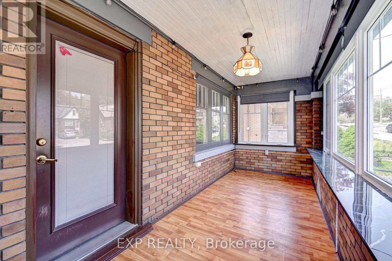 147 COURTLAND AVENUE E