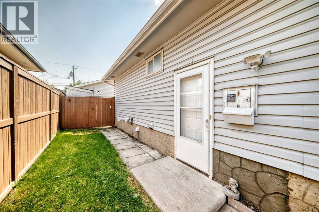 152 Maranda Close NE