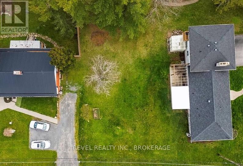5 MANITOU CRESCENT