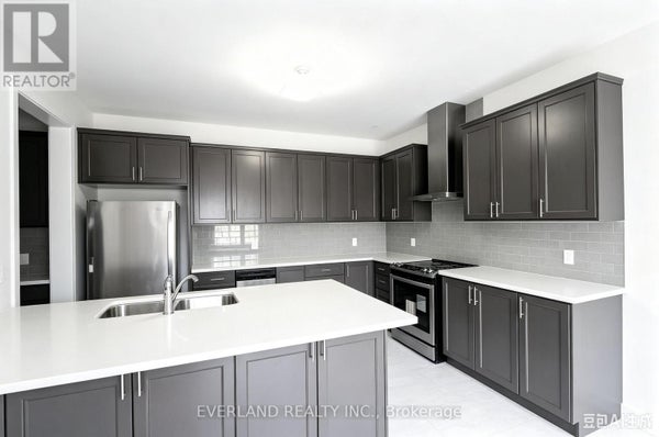 27 Prosperity Way, East Gwillimbury (Holland Landing), ON 4
