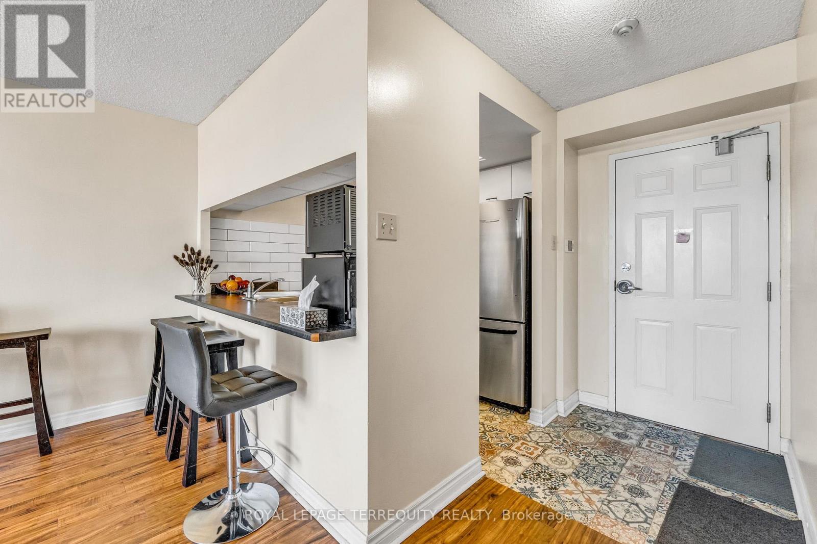 1512 - 250 WEBB DRIVE