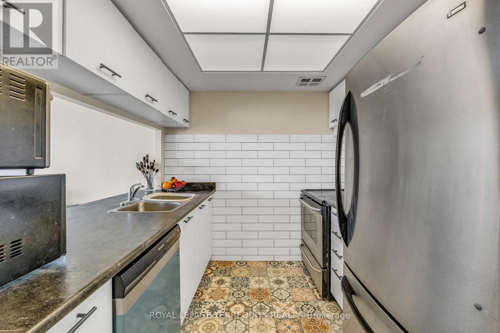 1512 - 250 WEBB DRIVE