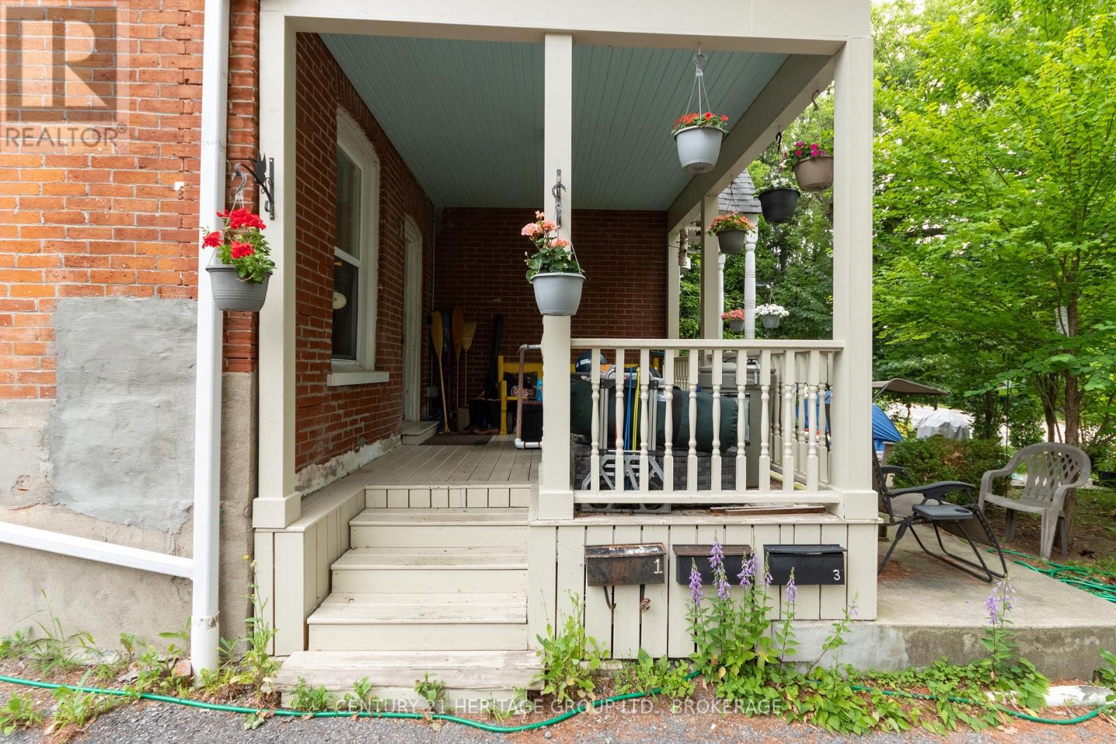 625 KING STREET W