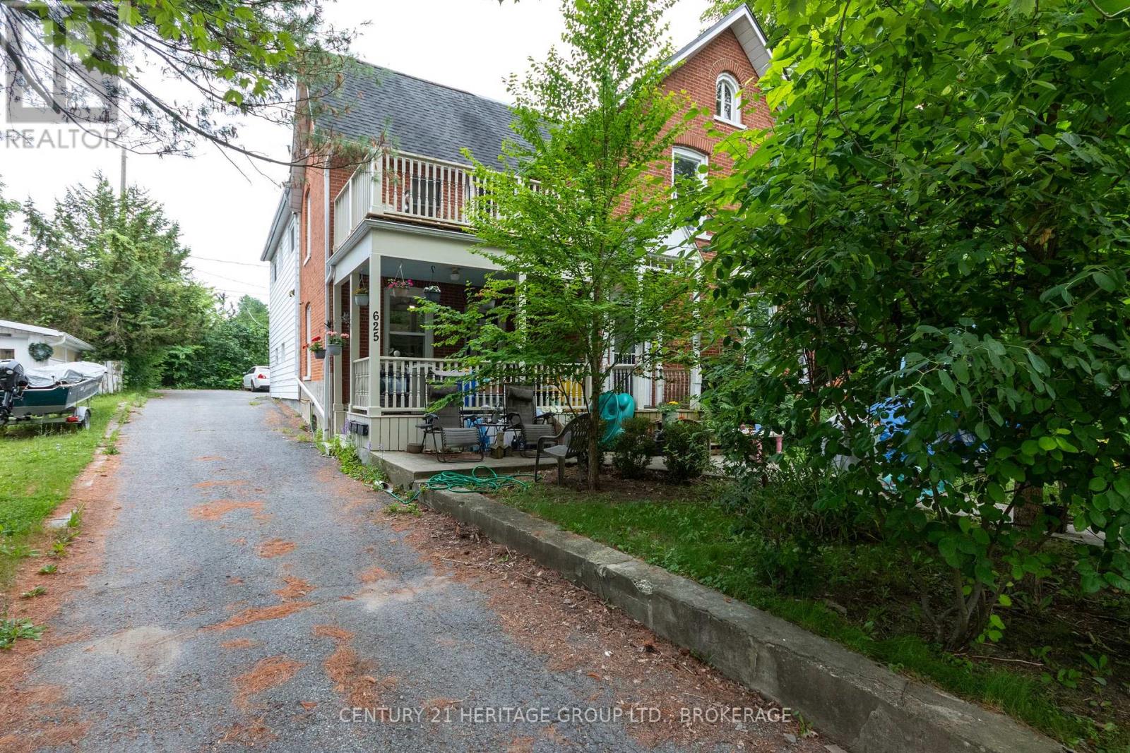 625 KING STREET W