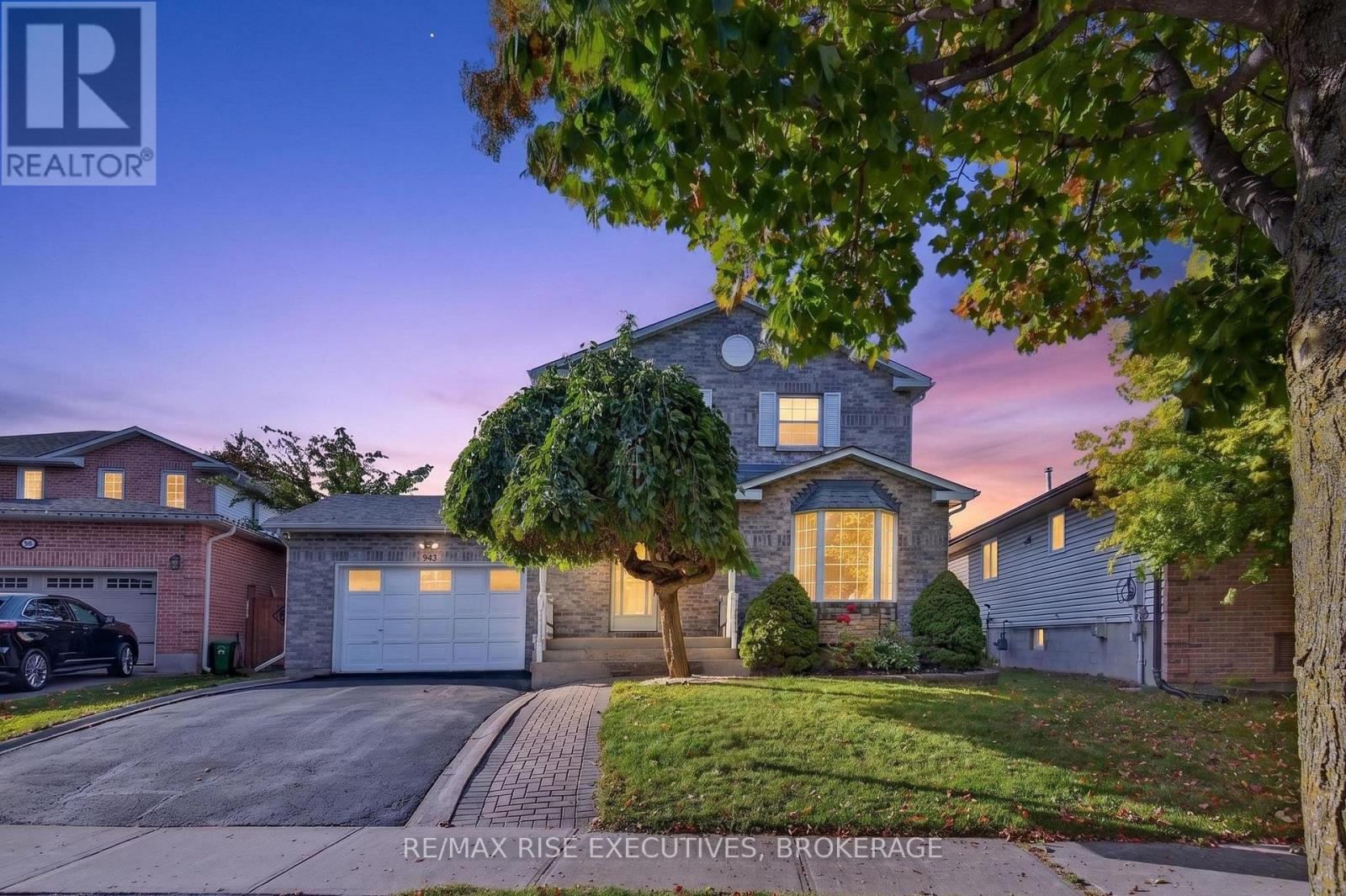947 PRESTWICK CRESCENT