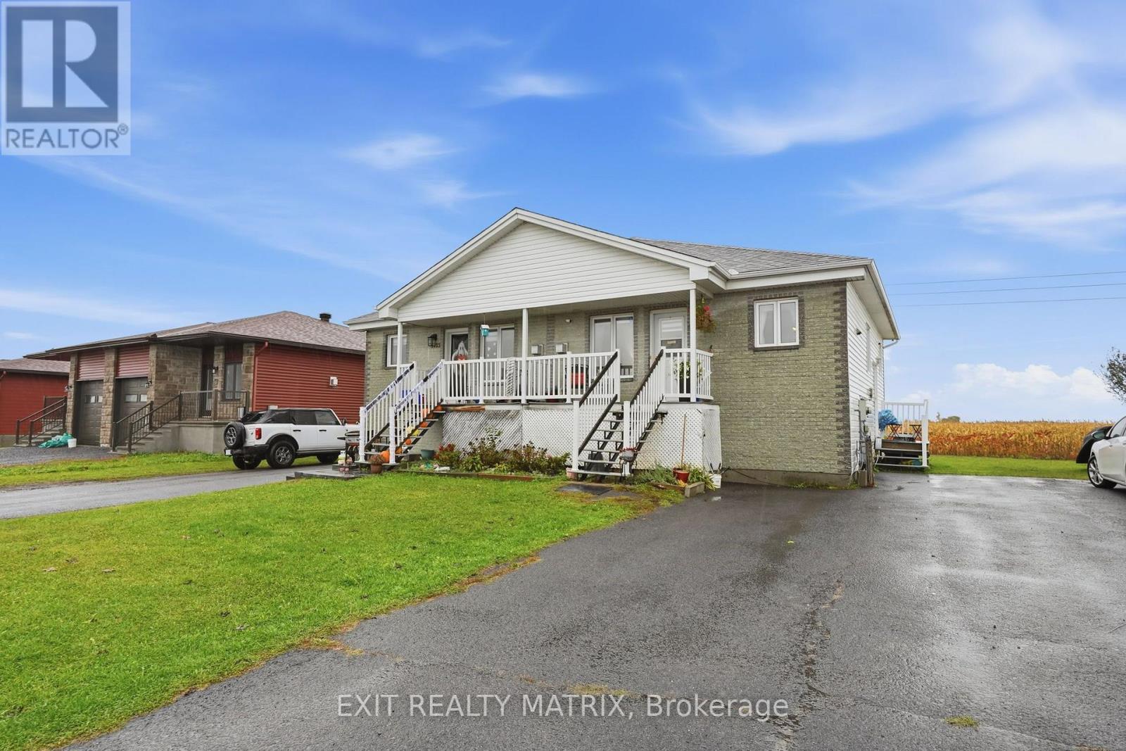 1021 JACYNTHE STREET - Photo 2