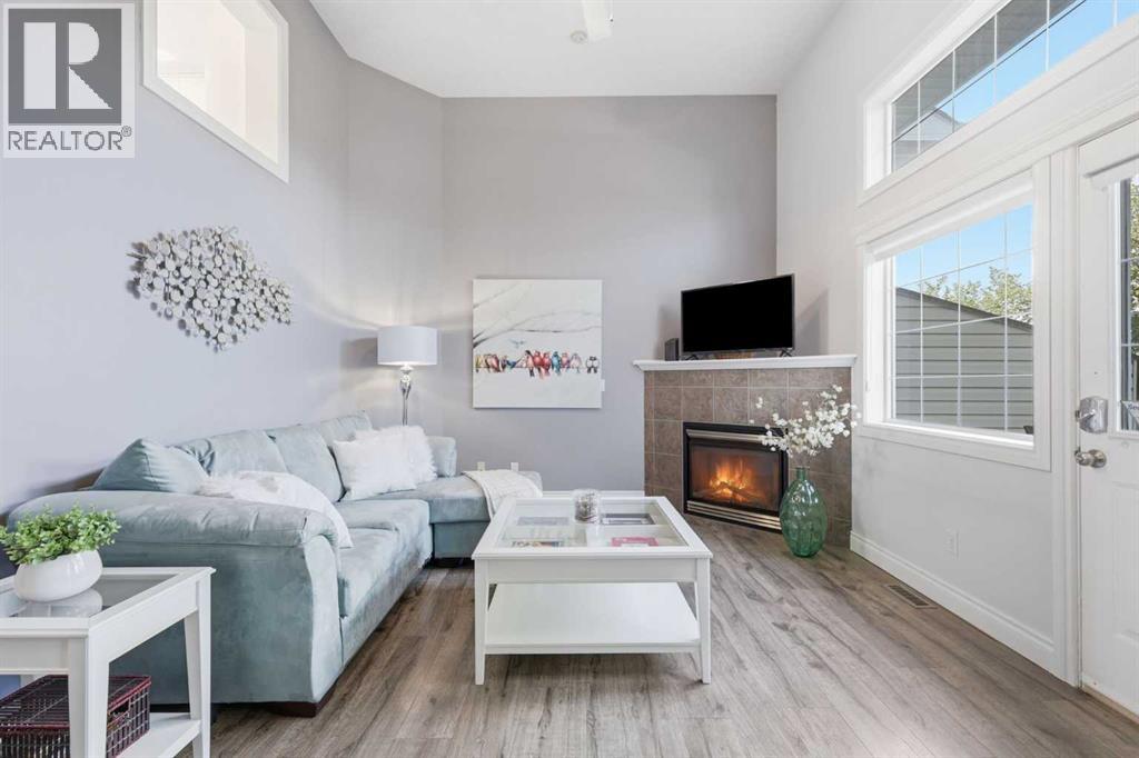 4 Cougar Ridge Mews SW