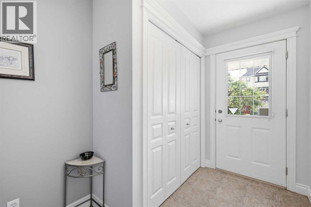 4 Cougar Ridge Mews SW
