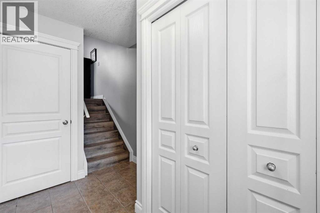 4 Cougar Ridge Mews SW